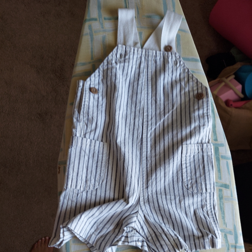 Lot of 4 Rompers 9-12 months